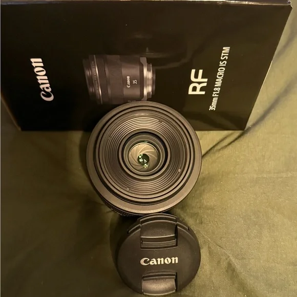 Canon RF 35mm F1.8 Macro IS STM Lens - Black Finish